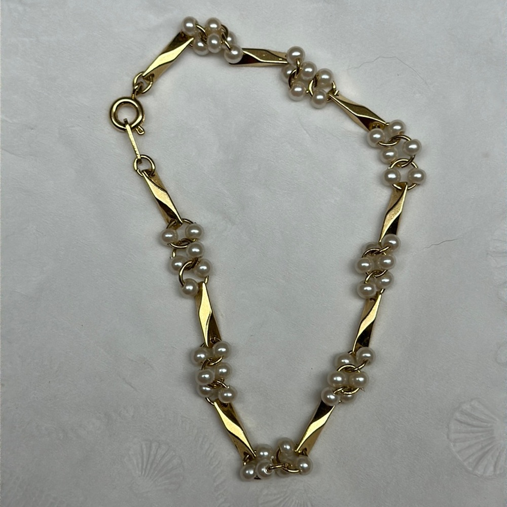 Costume jewelry bracelet. Retro style.